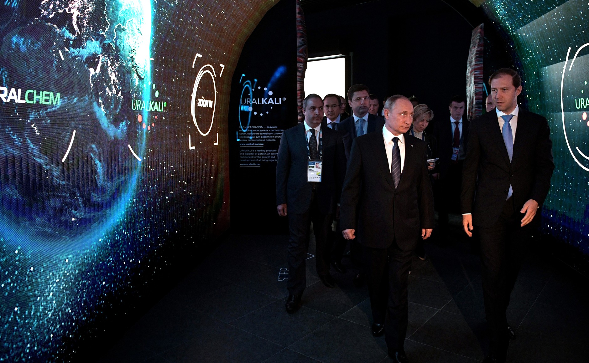 Владимир Путин посетил экспозицию Центра «Амурский тигр» на ЭКСПО-2017